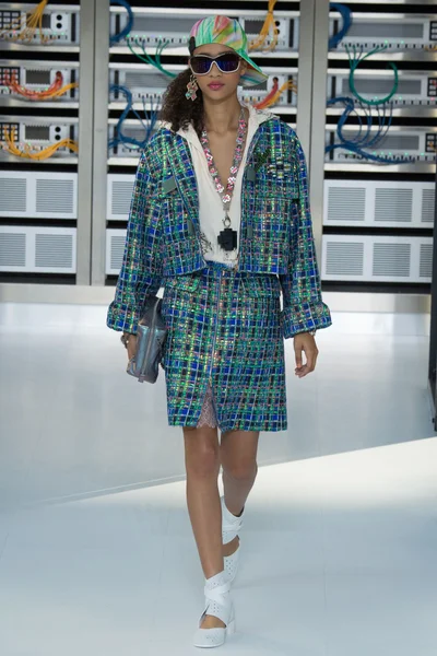 Look 19